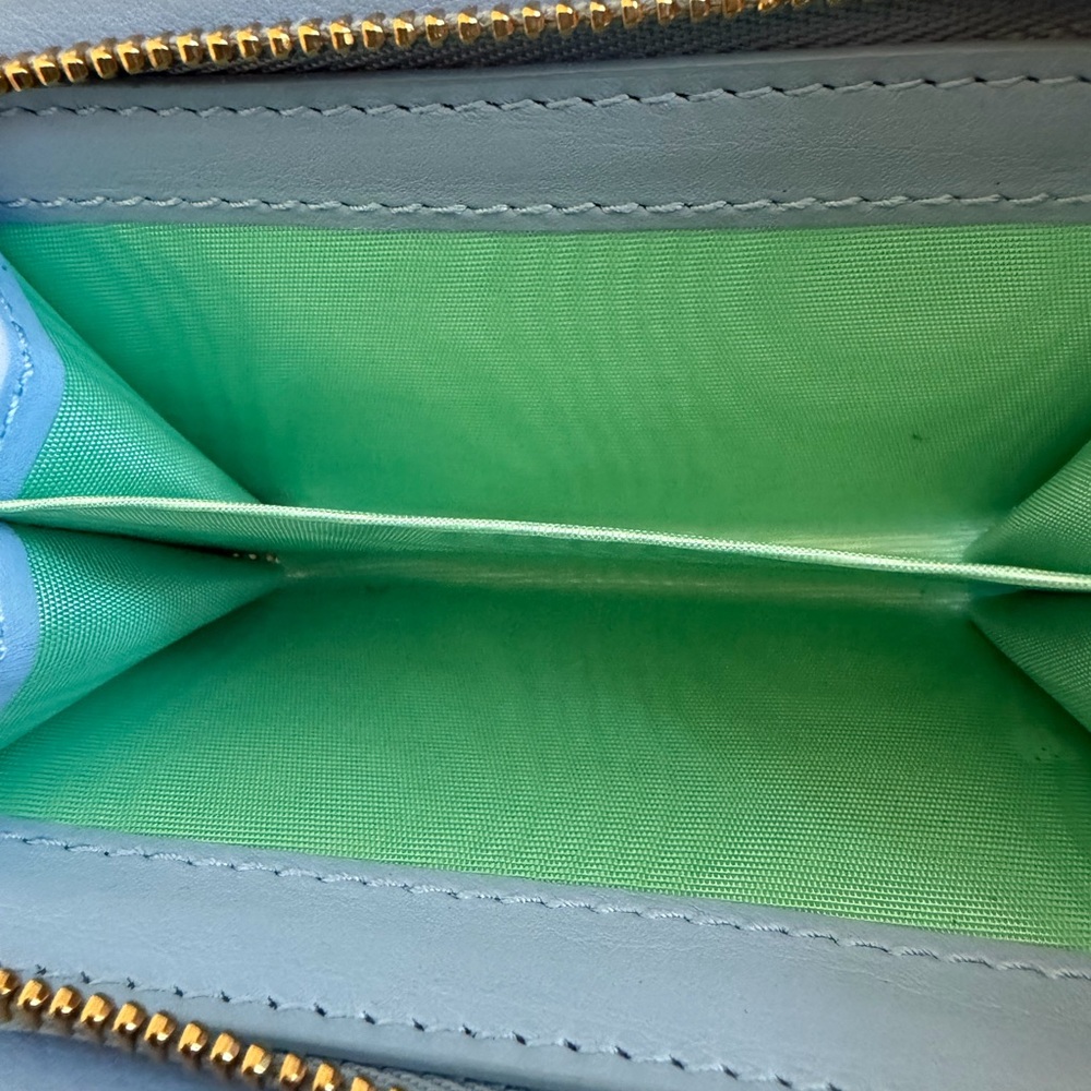 New Gucci Light Blue GG Wallet - Picture 6 of 8